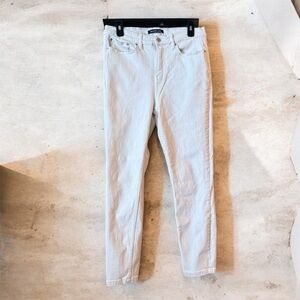 Calvin Klein Ivory / Cream High-Rise Skinny Jeans – Size 30